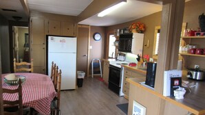 Room | Dapur peribadi | Pembancuh kopi/teh, peti sejuk, ketuhar gelombang mikro 