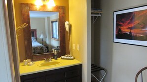 Room | Sinki Bilik Mandi
