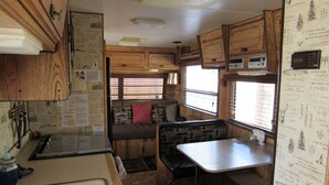 Room | In-room dining - Uncle Billy Bob's Redneck Trailers Vacation Rentals-Bubba's Glamper #4 - Caravan Park (Garden Valley)