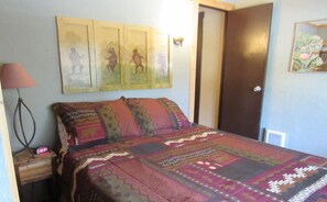 Room - Uncle Billy Bob's Redneck Trailers Vacation Rentals #1 (Garden Valley)