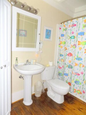 Room | Bathroom | Separate tub and shower, hair dryer - Sea Quest (Port Bolivar)