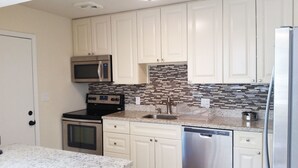 Room | Private kitchen | Coffee/tea maker, fridge, microwave, oven - Private Beach and Pool house (Pompano Beach)