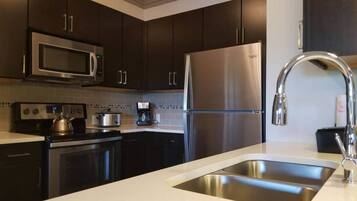 Room | Private kitchen | Fridge, microwave, coffee/tea maker