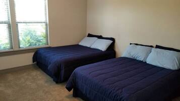 Room | 3 bedrooms, iron/ironing board