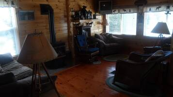 Room | Living room | TV, DVD player