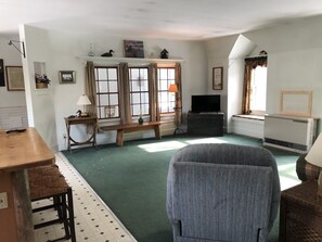 Habitación | Área de sala de estar | Televisión