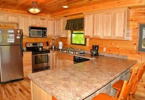 Fridge, microwave, coffee/tea maker - Changes in Latitude (Sevierville)