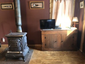 Room | Living room | TV - Bunchberry (Rangeley)