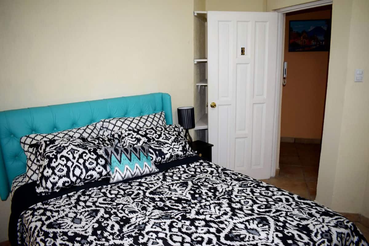 Doppia Standard, 1 letto matrimoniale, non fumatori, bagno condiviso | Tende oscuranti, Wi-Fi gratuito