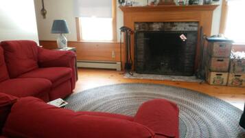 Room | Living area | TV, DVD player