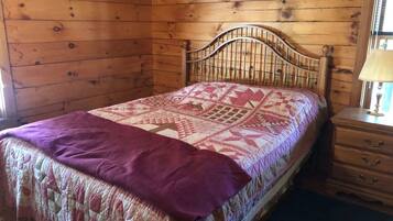 Room | 3 bedrooms, desk