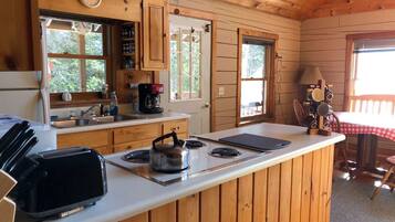 Room | Private kitchen | Fridge, microwave, coffee/tea maker