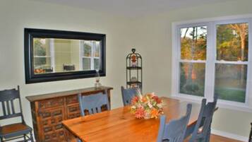 Room | Makan dalam bilik