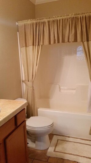 Room | Bathroom | Separate tub and shower, hair dryer - Sea Haven (Port Bolivar)