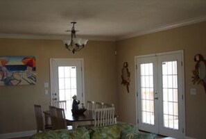 Room | Living area | TV, DVD player