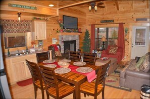 Room | In-room dining - Stairway to Heaven (Sevierville)