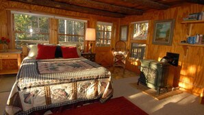 Room | 2 bedrooms - Evergreen's Log Cabin (Evergreen)