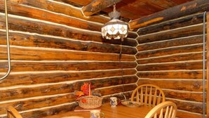 Room | In-room dining - Evergreen's Log Cabin (Evergreen)