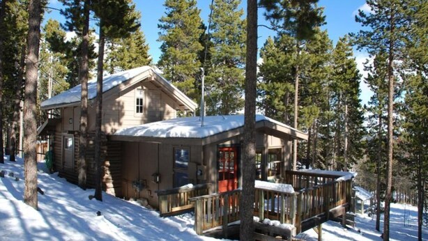 Exterior - Evergreen's Log Cabin (Evergreen)