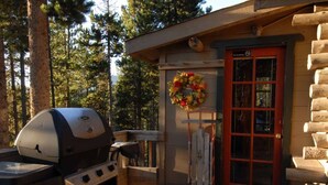 Room | Terrace/patio - Evergreen's Log Cabin (Evergreen)
