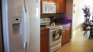 Room | Private kitchen | Coffee/tea maker, fridge, microwave - Di Mucci Twin Towers 1607- great ocean views. 2BR 2BA (Daytona Beach Shores)