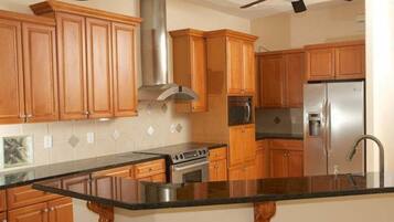 Room | Private kitchen | Fridge, microwave, coffee/tea maker