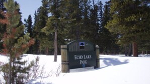 Courtyard - Secluded Fawn Trail Cottage (Evergreen)