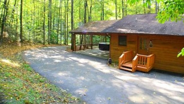 Exterior - Can't Wait to Hibernate (Sevierville)