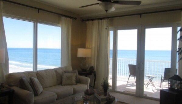 Room | Living room | TV, DVD player