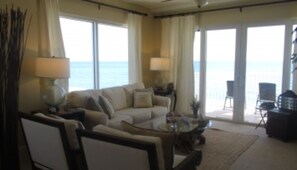 Room | Living room | TV, DVD player