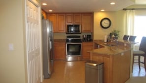 Room | Private kitchen | Fridge, microwave, coffee/tea maker