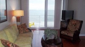 Room | Living room | TV, DVD player