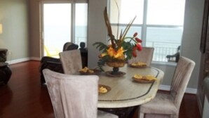 Room | In-room dining