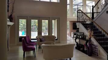 Habitación | Área de sala de estar | Televisión y reproductor de DVD