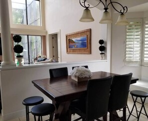 Room | In-room dining