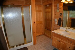 Chambre | Salle de bain | Baignoire et douche séparées