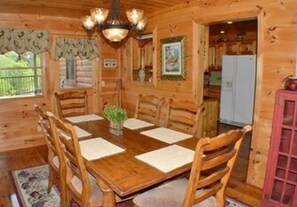 룸 | 객실 내 식사 공간