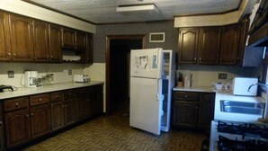 Room | Private kitchen | Fridge - Linehan's (Rangeley)