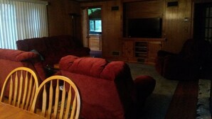 Room | Living area | TV, DVD player - Linehan's (Rangeley)