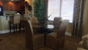 Room | In-room dining - Great ocean Views - 3 BR 3 BA - Sanibel 302 (Daytona Beach Shores)