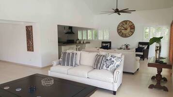 Room | Living room | TV