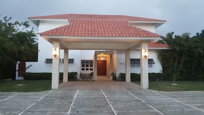 Exterior - Villa in Metro Country Club (Guayacanes)