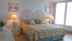 Huone | 2 makuuhuonetta, silitysrauta/-lauta