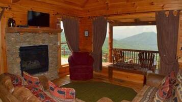 Room | Living area | TV, DVD player