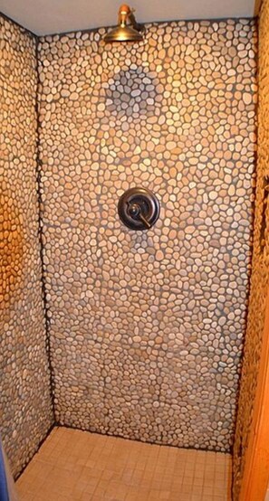 Room | Bathroom shower - Breathless Mountain Views (Sevierville)