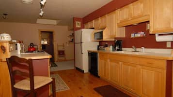 Room | Private kitchen | Fridge, microwave