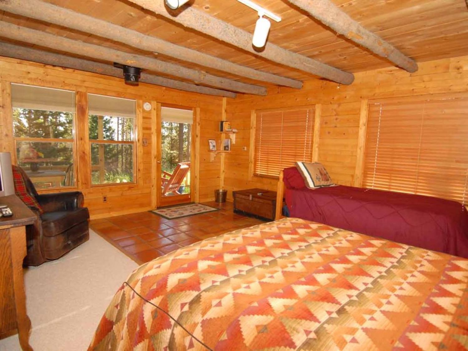 Room | 2 bedrooms, iron/ironing board