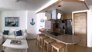 Room | Living area | TV - Beachfront Apartment (Guayacanes)
