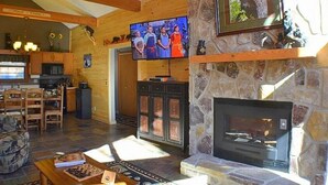 Room | Living area - A Honeybear Hideaway (Gatlinburg)