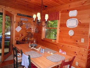 客房 | 房內用餐區